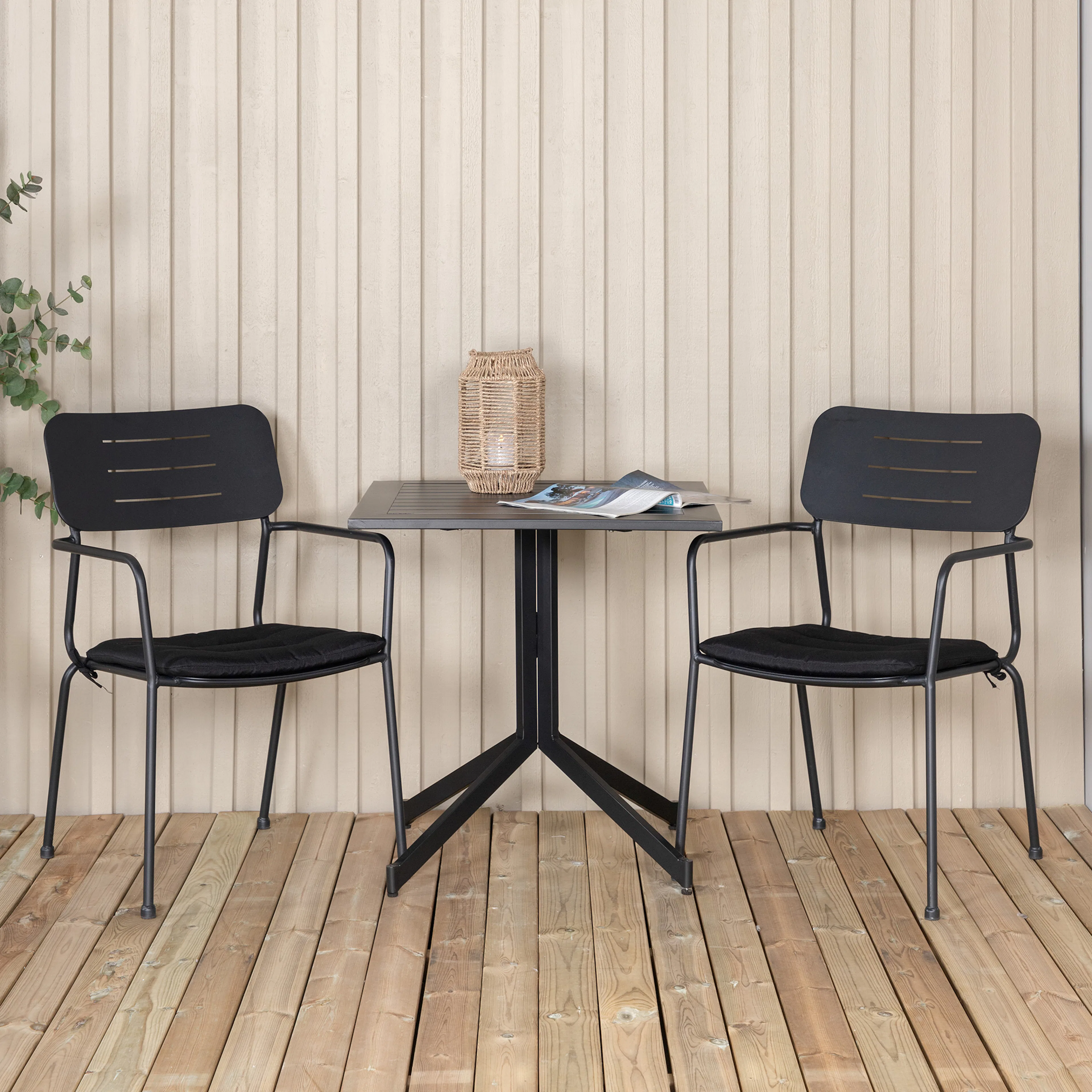 Way café table 70*70+Nicke Dining chair w. armrest - Black S Svart