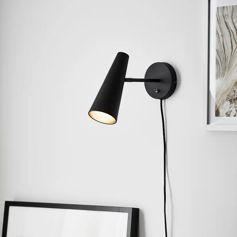 Vägglampa Markslöjd Peak