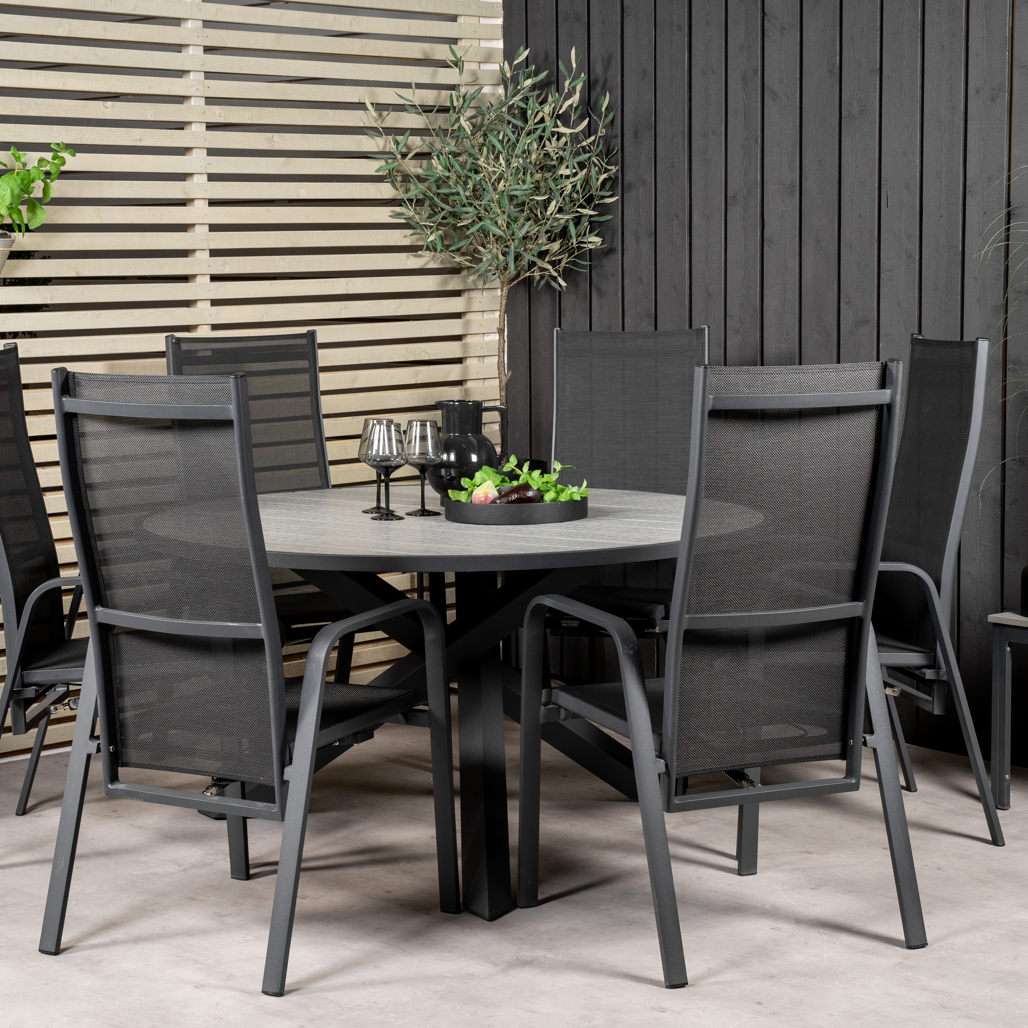 Parma - Table ø 140 - Svart Alu /Grey Aintwood+Copacabana Re Svart/Grå