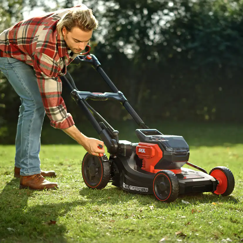 Gräsklippare SKIL 0151 BA Kolborstfri Batteridriven