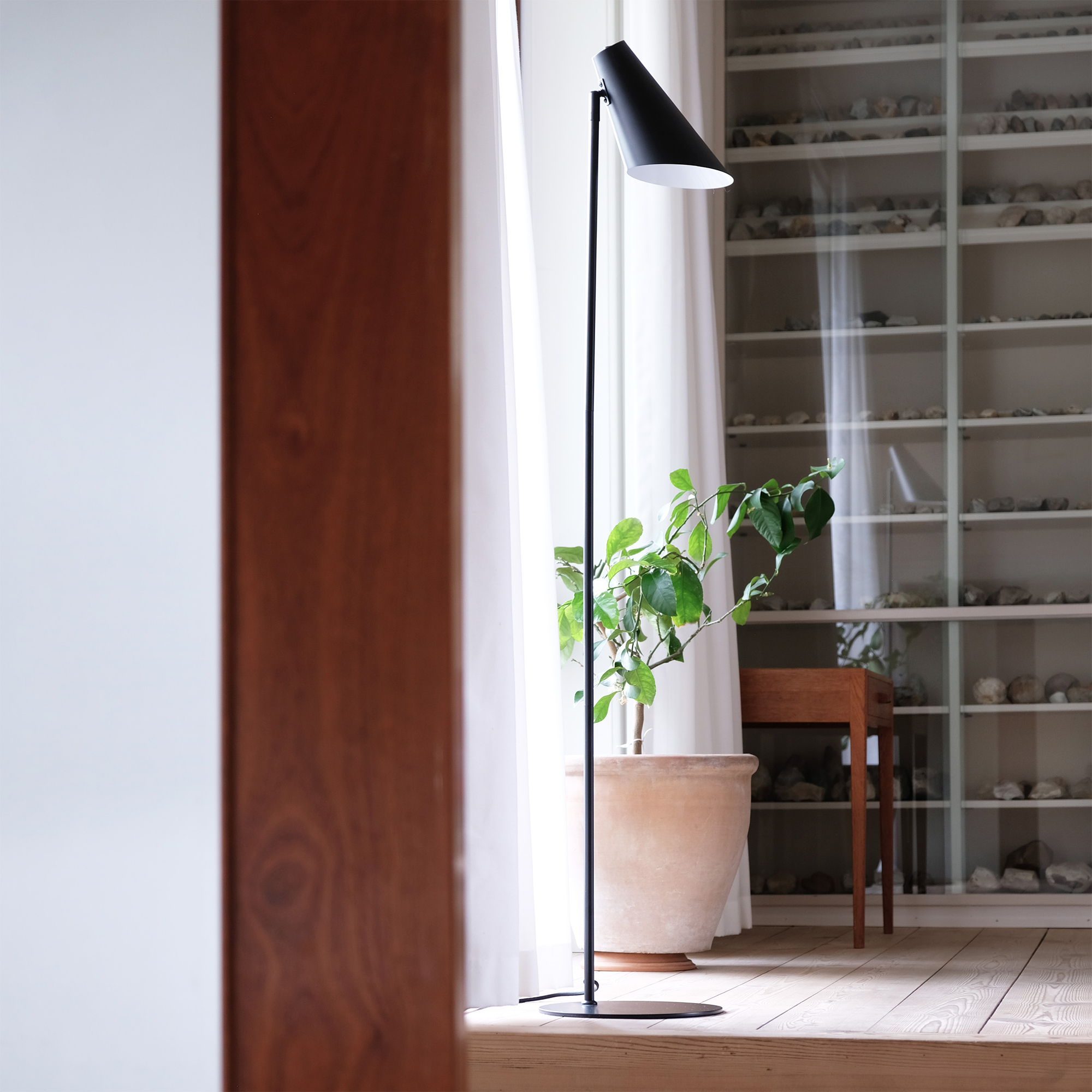 Golvlampa Dyberg Larsen Cale