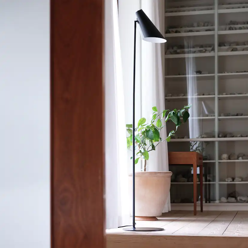 Golvlampa Dyberg Larsen Cale