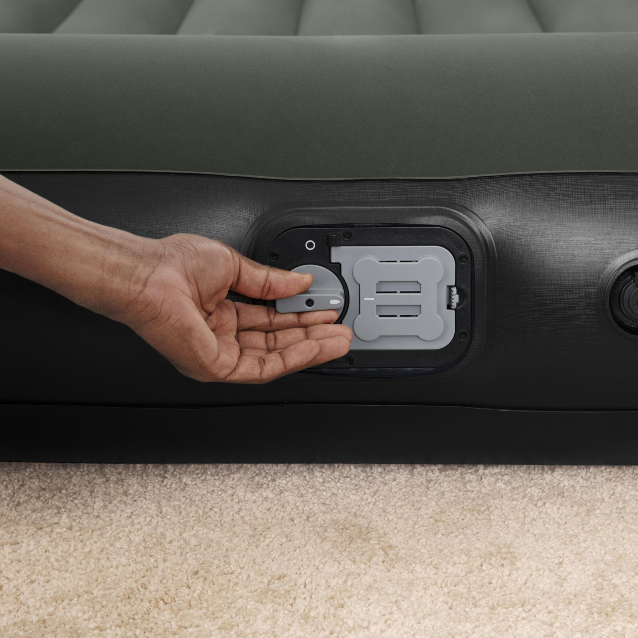 67930 Bestway  2.03m x 1.52m x 30cm Tritech Airbed Queen Bui Queen