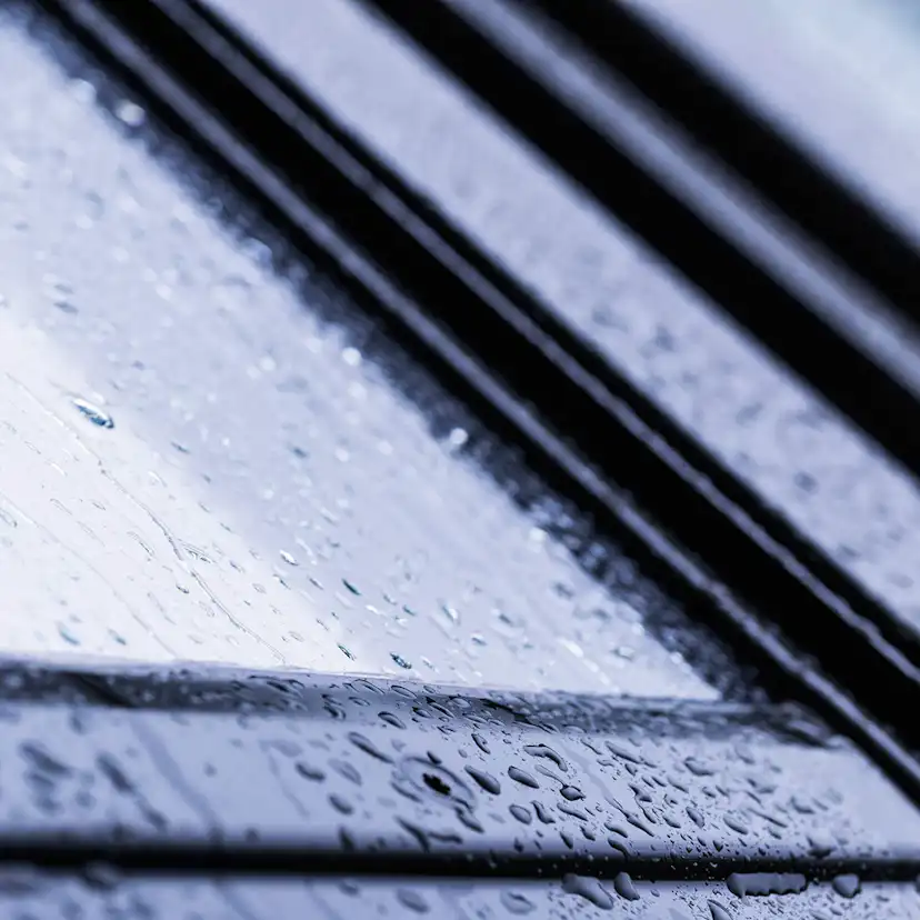 Takfönster Fakro Premium Pivåhängt 2-Glas Aluminium