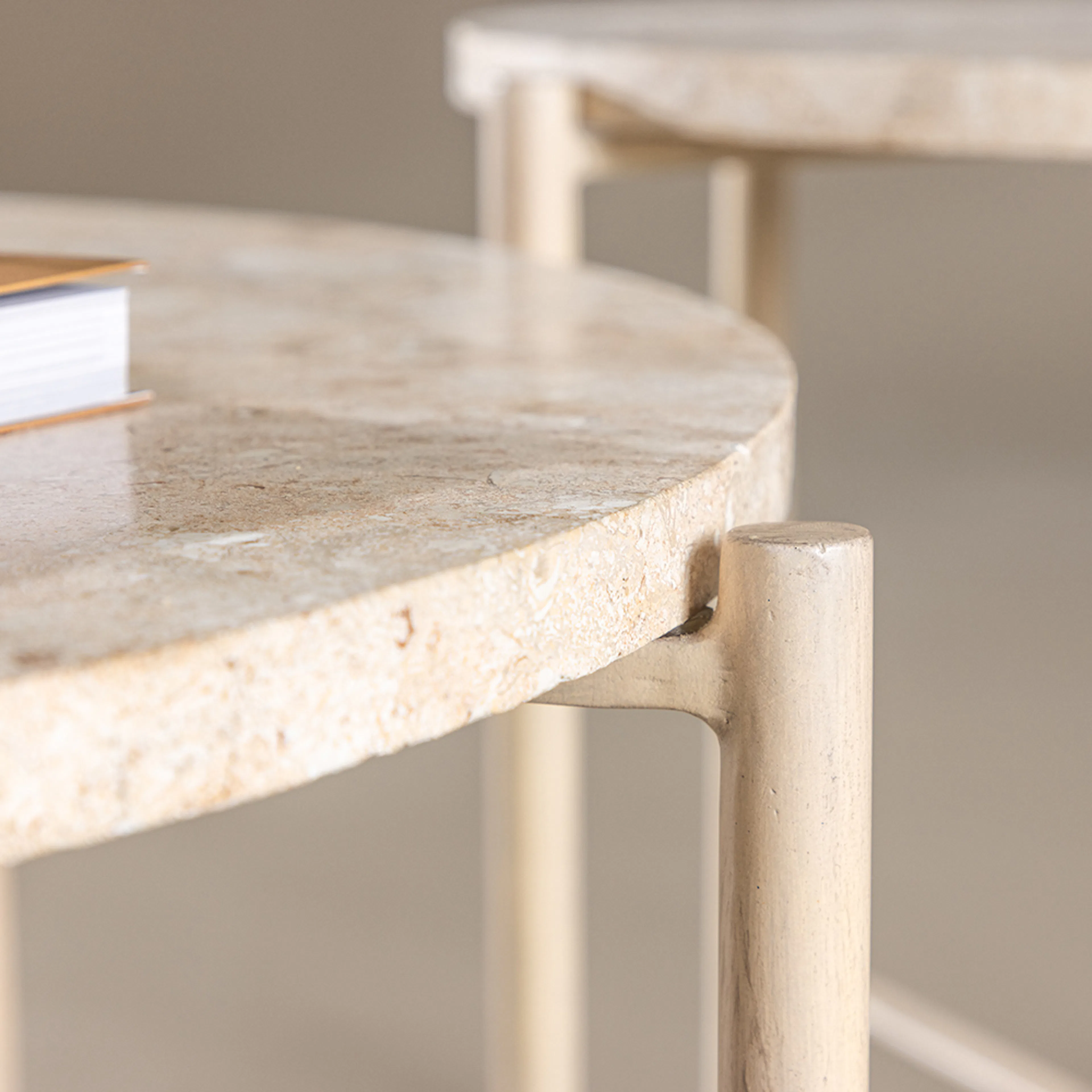 Soffbord Vind Sandhamn Beige Runt Vardagsrumsbord Ø70cm