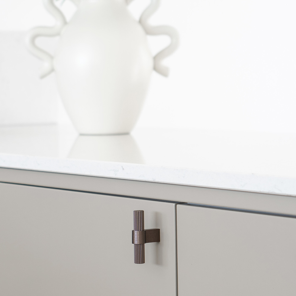 Knopp Beslag Design T Helix Stripe