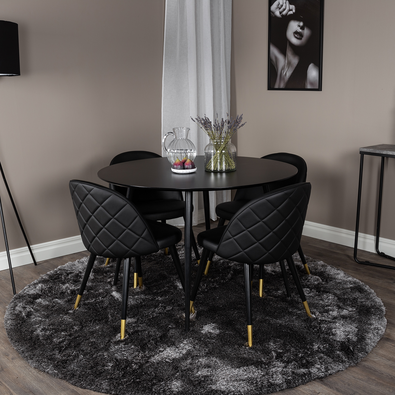 Matgrupp Venture Home Silvia med 4 Valentina Stolar Konstläder Runt