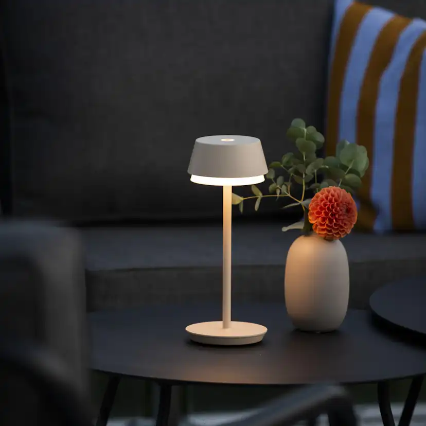 Bordslampa Gnosjö Konstsmide Lyon USB
