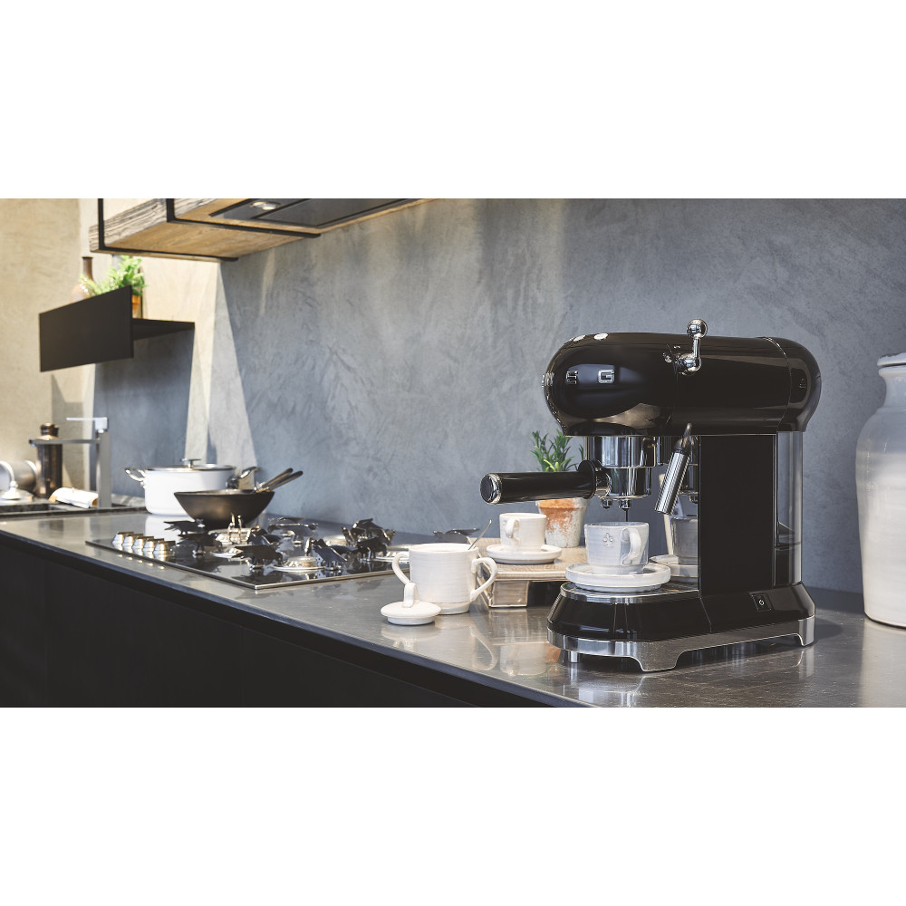 Kaffepaket Smeg Espressobryggare, Kaffekvarn & Mjölkskummare