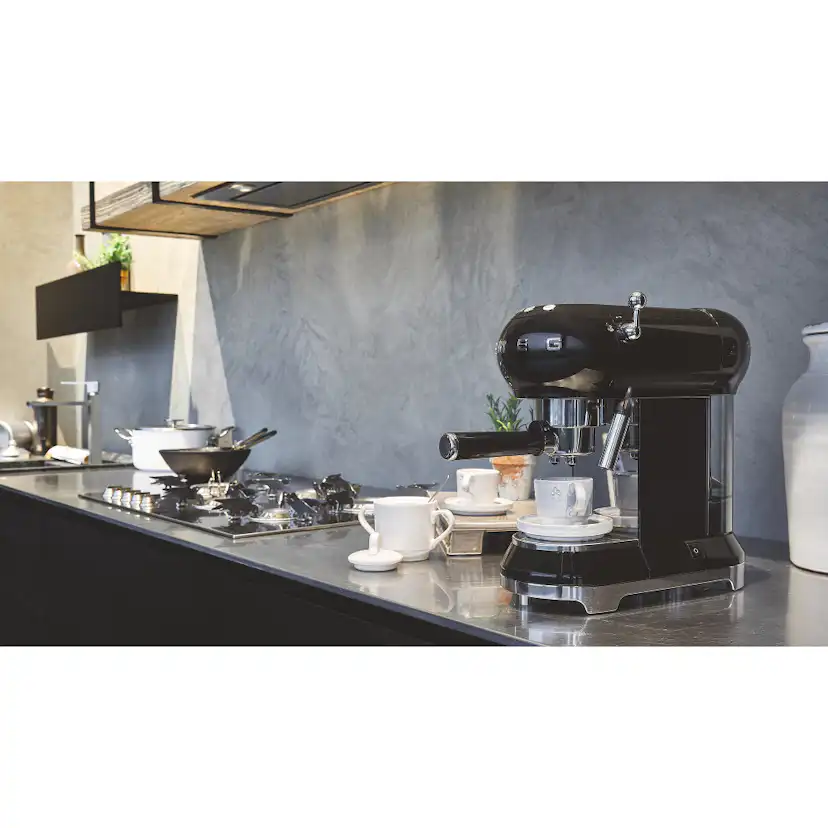 Kaffepaket Smeg Espressobryggare, Kaffekvarn & Mjölkskummare