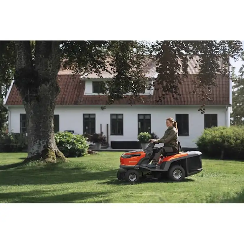 Trädgårdstraktor Husqvarna TC 100i Batteridriven med Uppsamlare