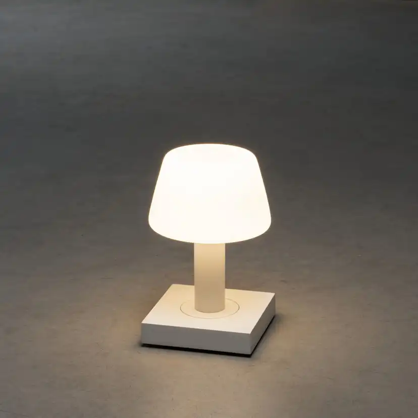 Bordslampa Gnosjö Konstsmide Monaco USB