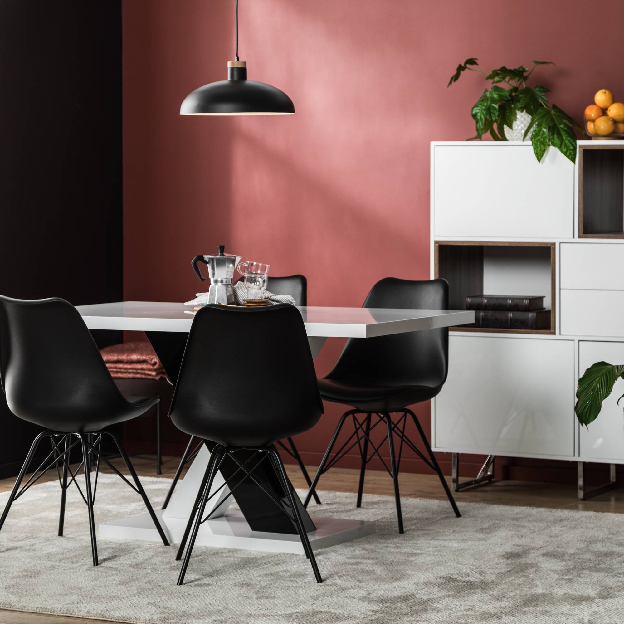 Matgrupp Scandinavian Choice Cesi Rektangulärt Matbord 140 cm med 4 Shell Matstol