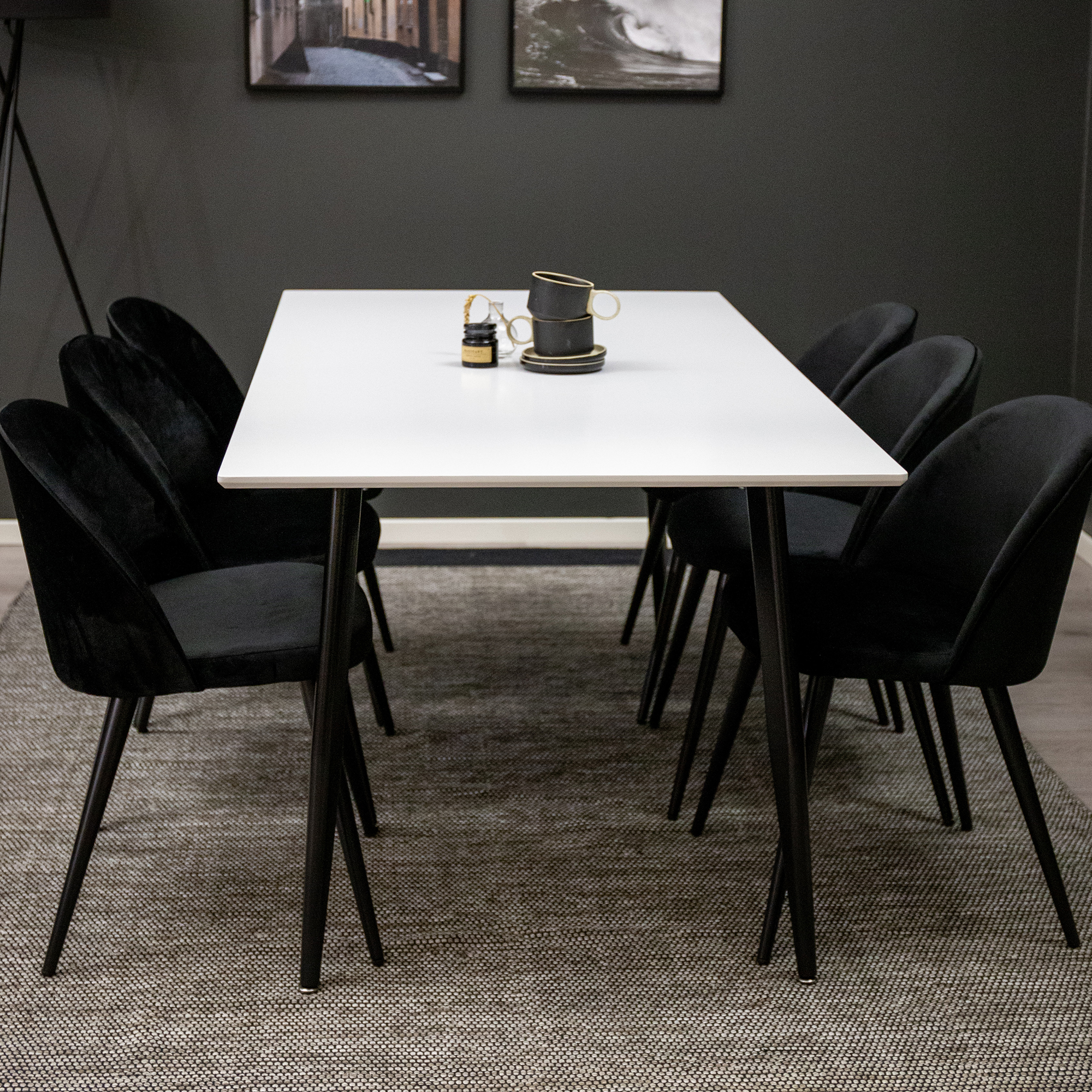 Matgrupp Venture Home Pobbie med 6 Valentina Stolar Svart