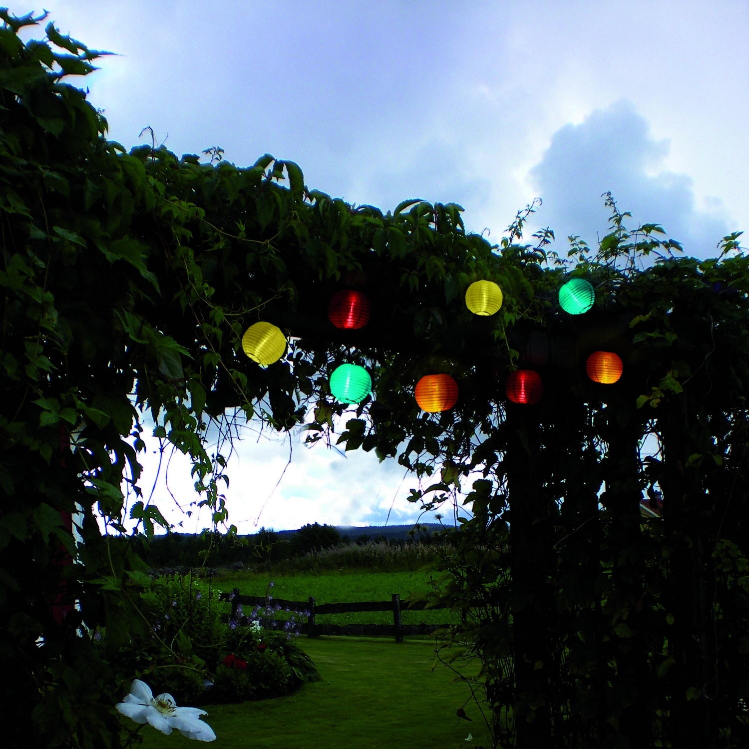 Solcells-ljusslinga Star Trading Festival