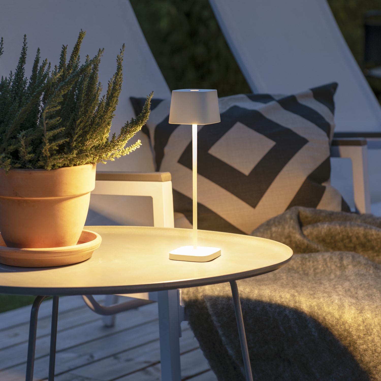 Bordslampa Gnosjö Konstsmide Capri USB Mini