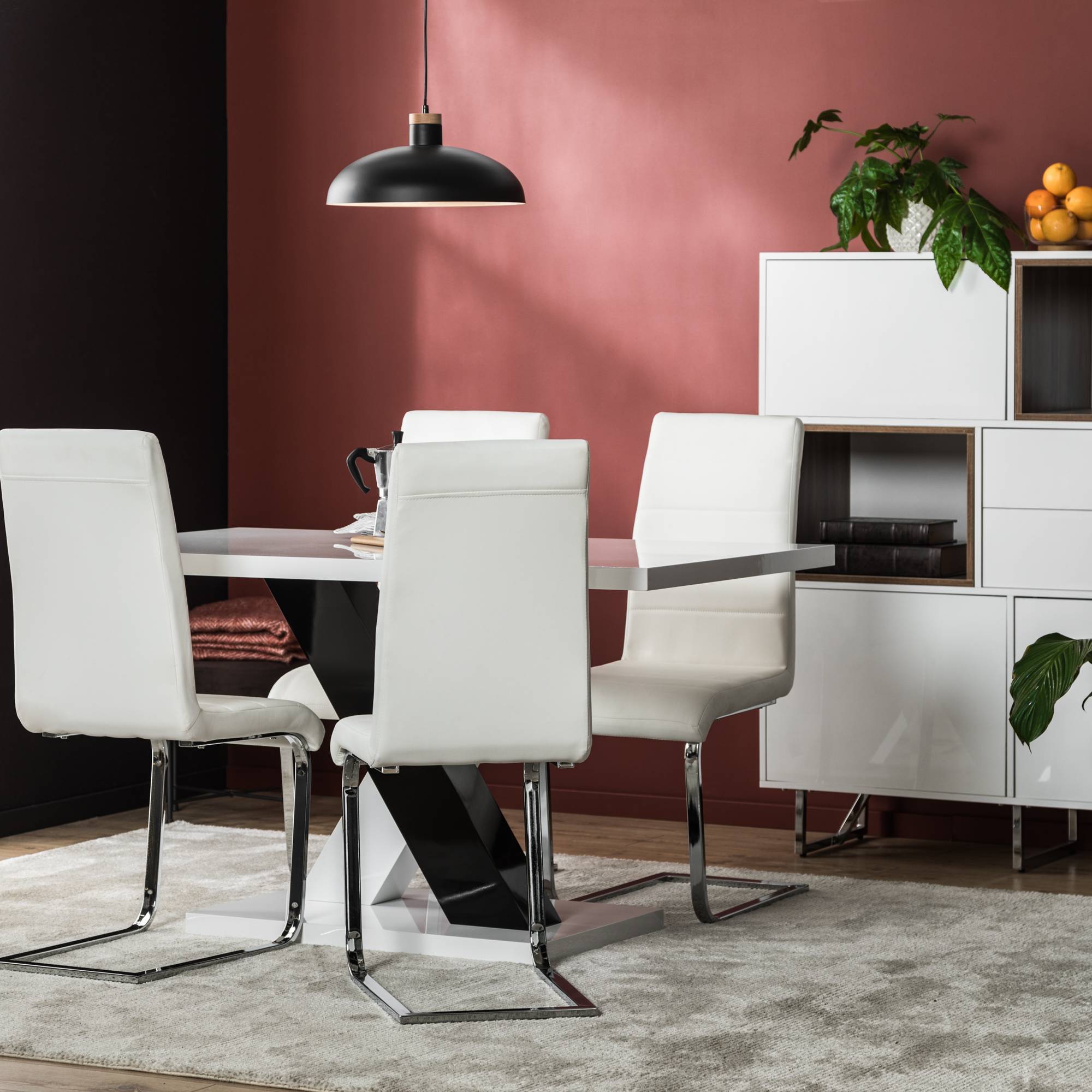 Matgrupp Scandinavian Choice Cesi Rektangulärt Matbord 140 cm med 4 Cibus Matstol