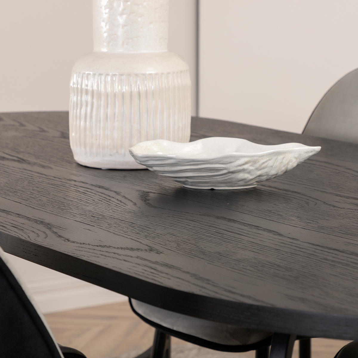 Matgrupp Venture Home San Francisco matbord och Elisa matstol