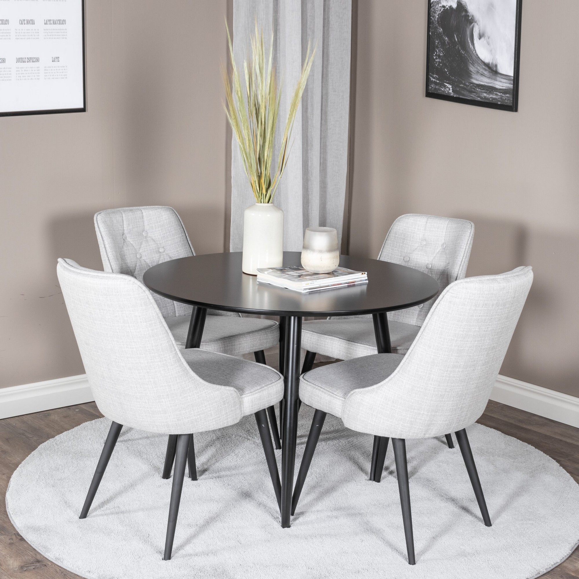 Matgrupp Venture Home Plaza med 4st Velvet Deluxe Stolar