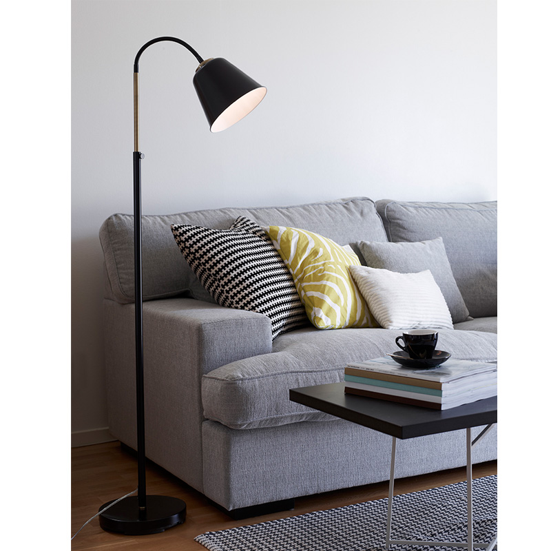 Golvlampa Markslöjd Kolding Svart