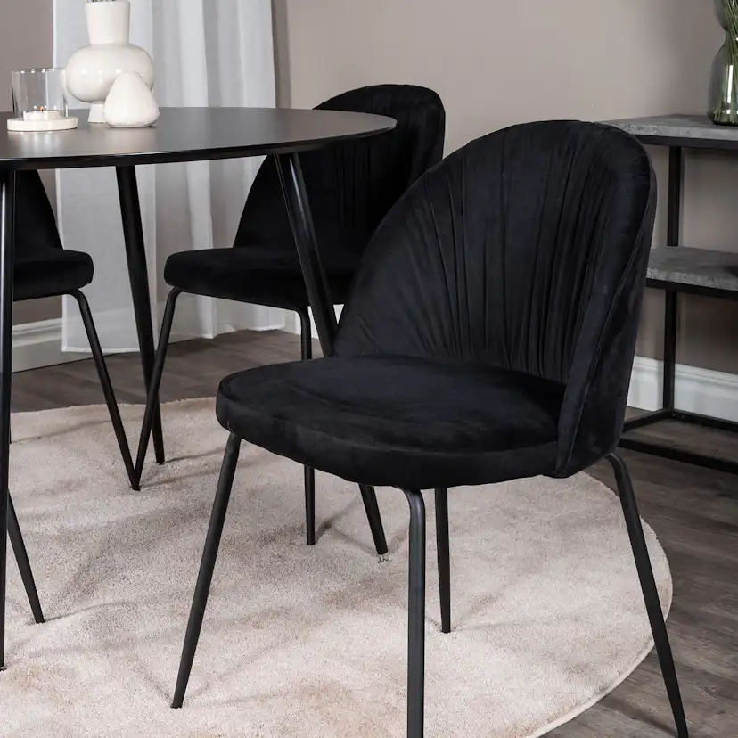 Matgrupp Venture Home Silvia med 4 Wrigley Stolar Runt