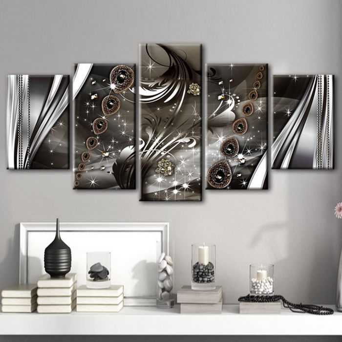 Tavla Arkiio Improvisation With Jewelry