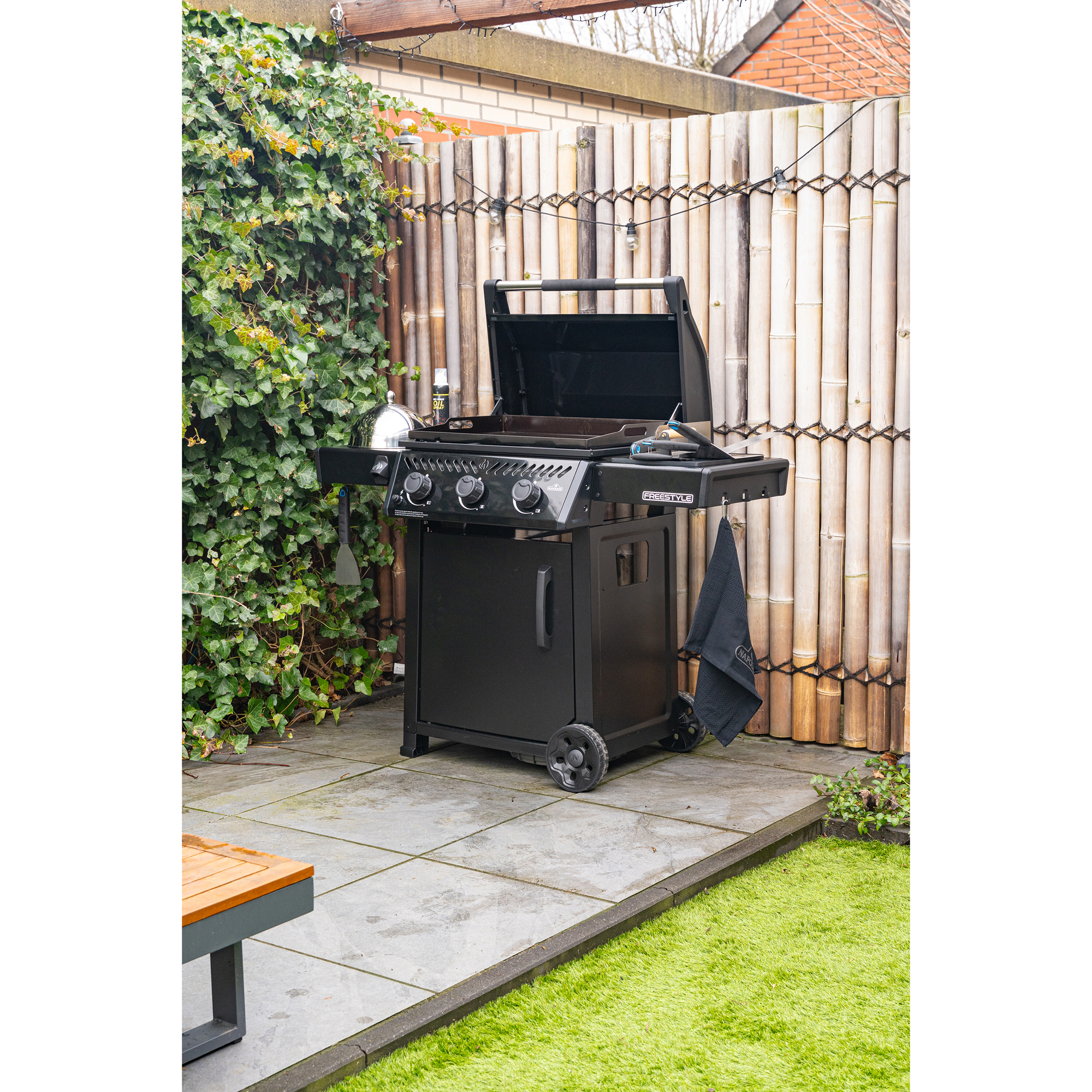 Gasolgrill Napoleon Freestyle Plancha Med Rostfri Stekplatta