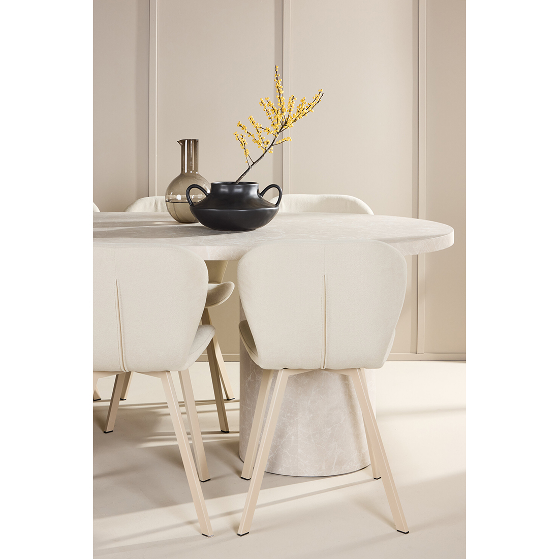 Matgrupp Venture Home Narvik med 6st Lilja Matstolar