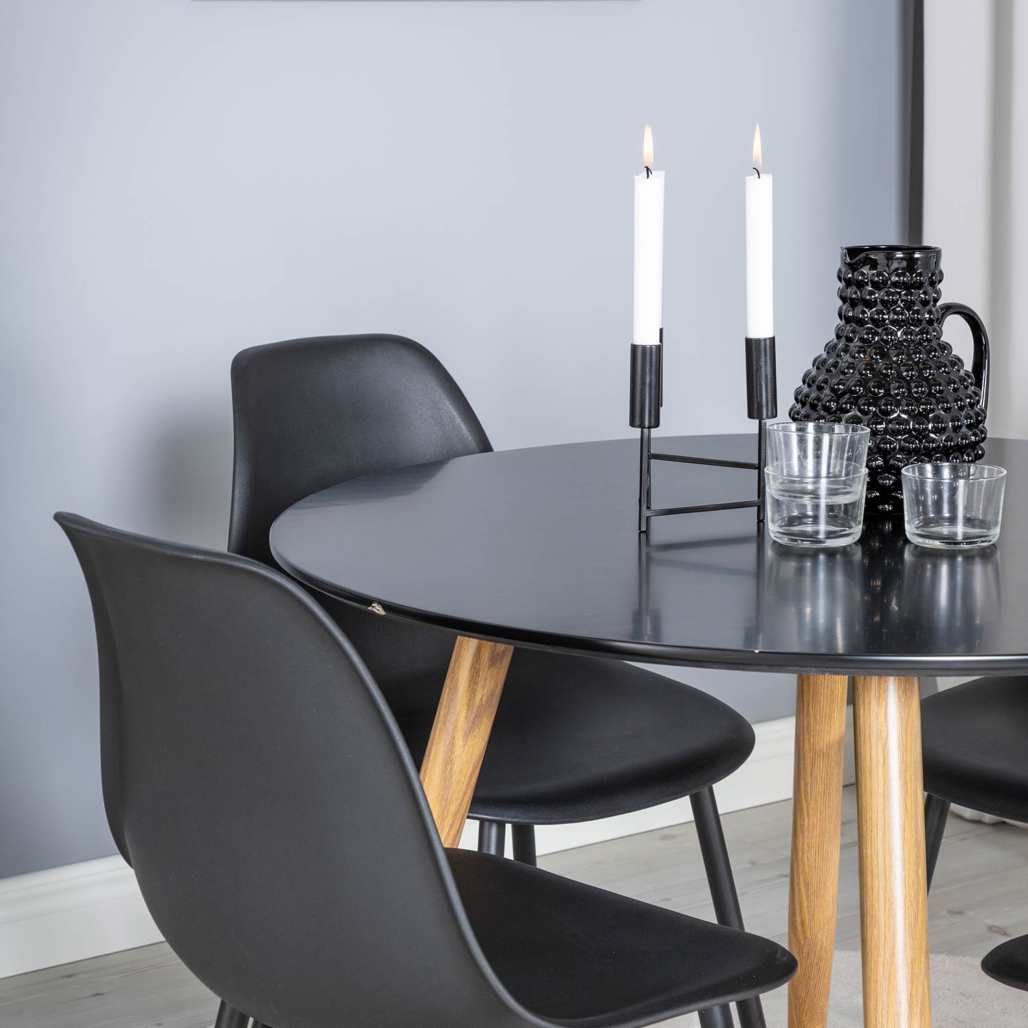 Matgrupp Venture Home Plake med 4 Pop Stolar Runt