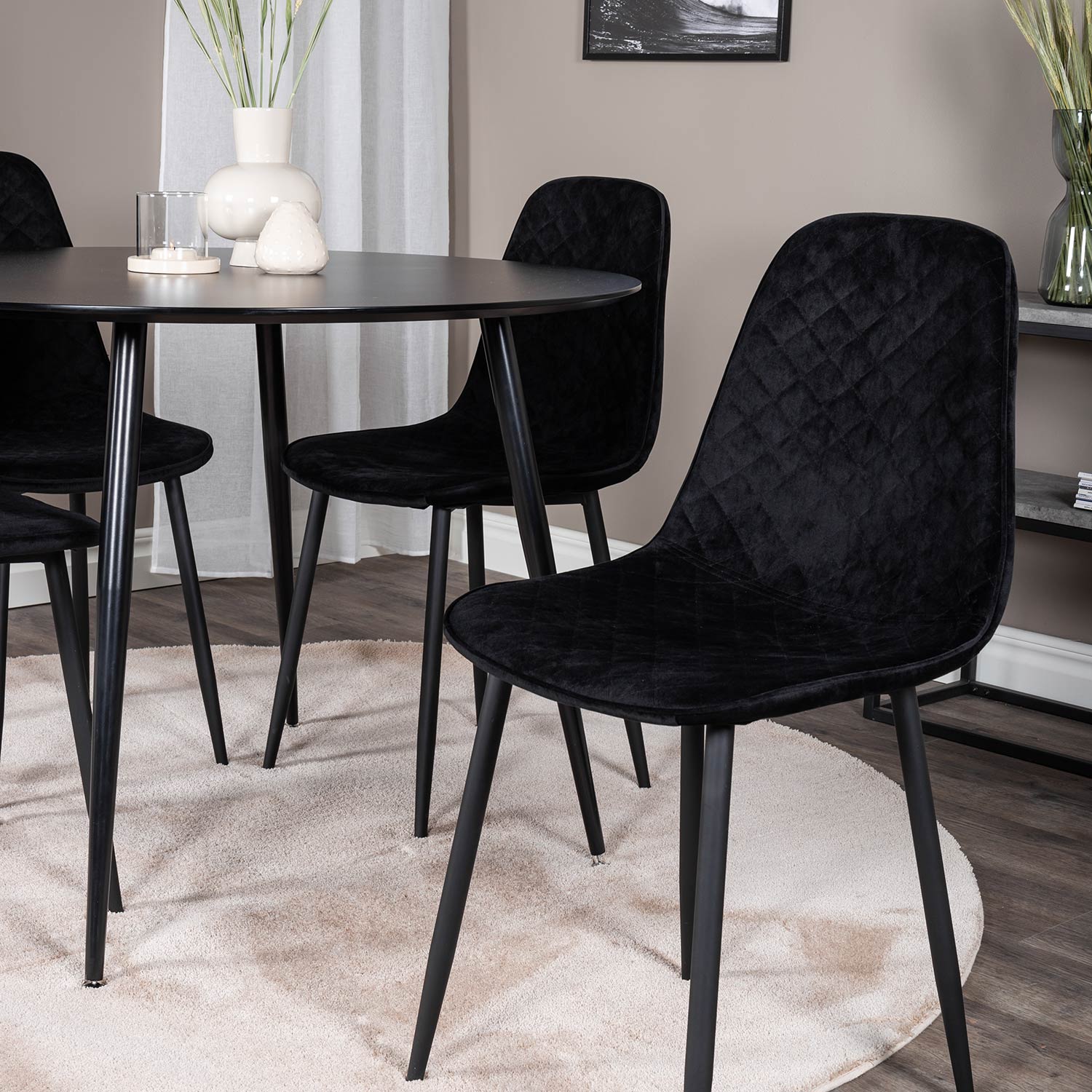 Matgrupp Venture Home Silvia med 4 Phoi Stolar Runt