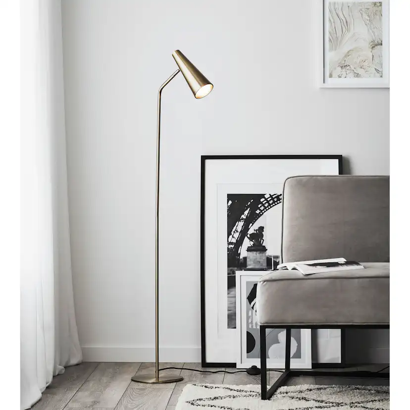 Golvlampa Markslöjd Peak
