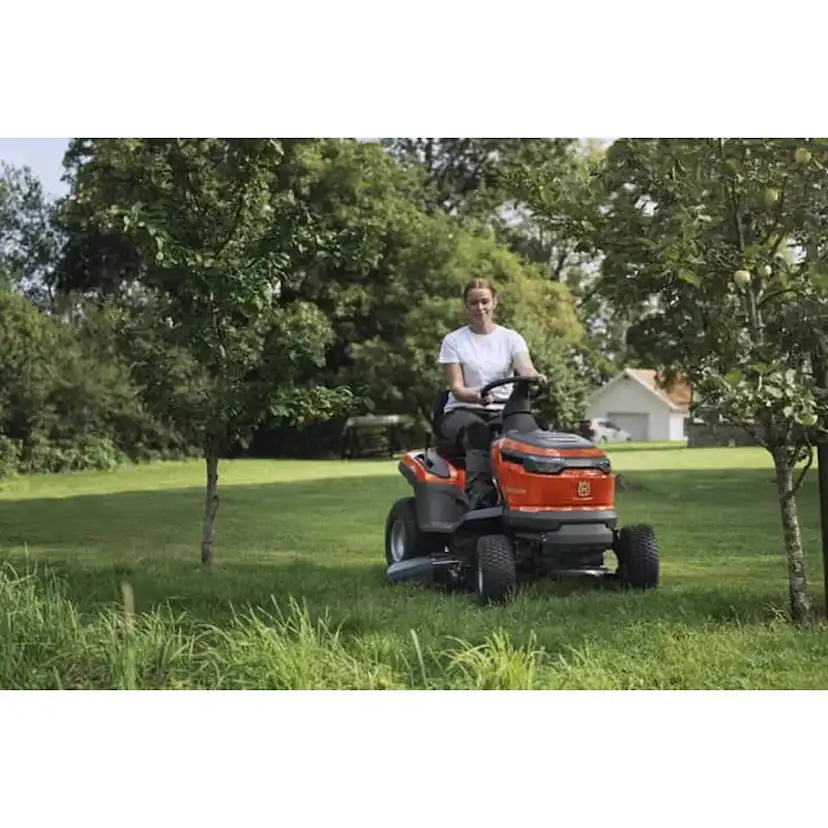 Trädgårdstraktor Husqvarna TC 100i Batteridriven med Uppsamlare