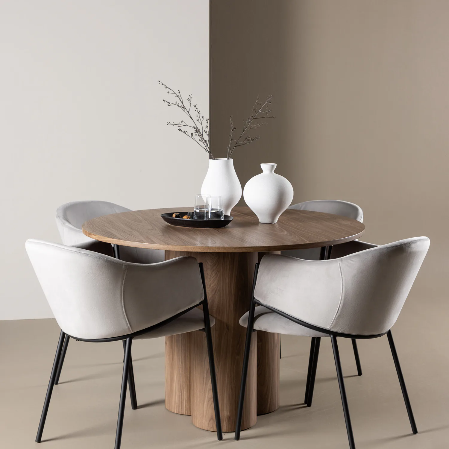 Olivia Dining Table with Evelina Dining Chair Mocka/Grå