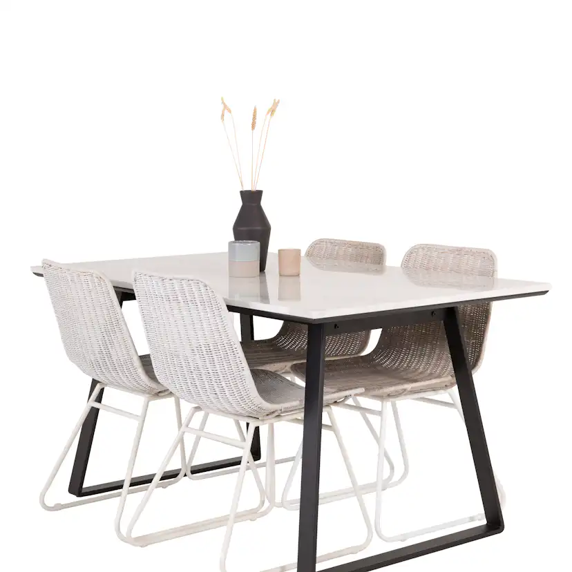 Matgrupp Venture Home Estelle 140 med 4 Cornelia Stolar