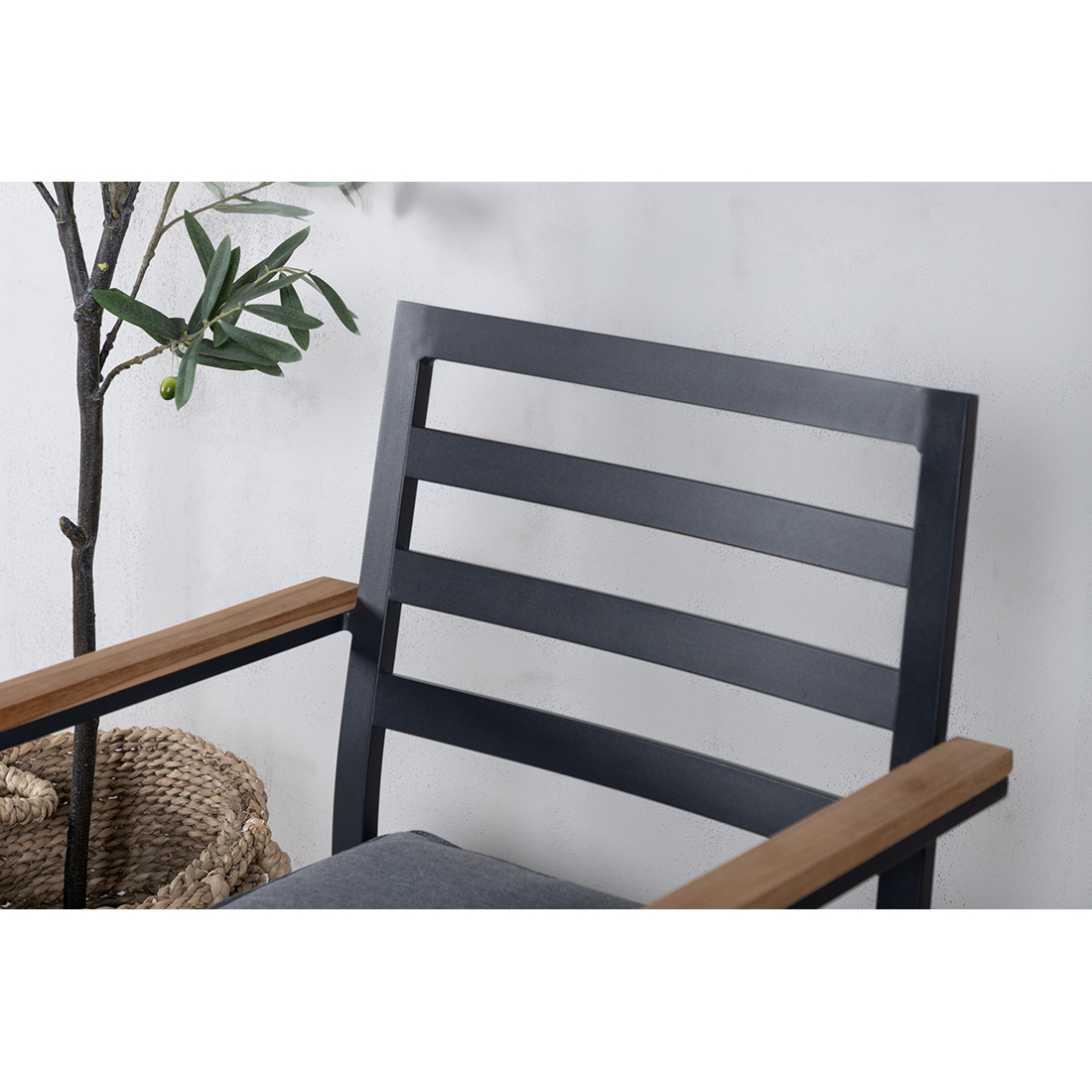 Brasilia Karmstol (stapelbar) - Svart Alu / Teak Svart
