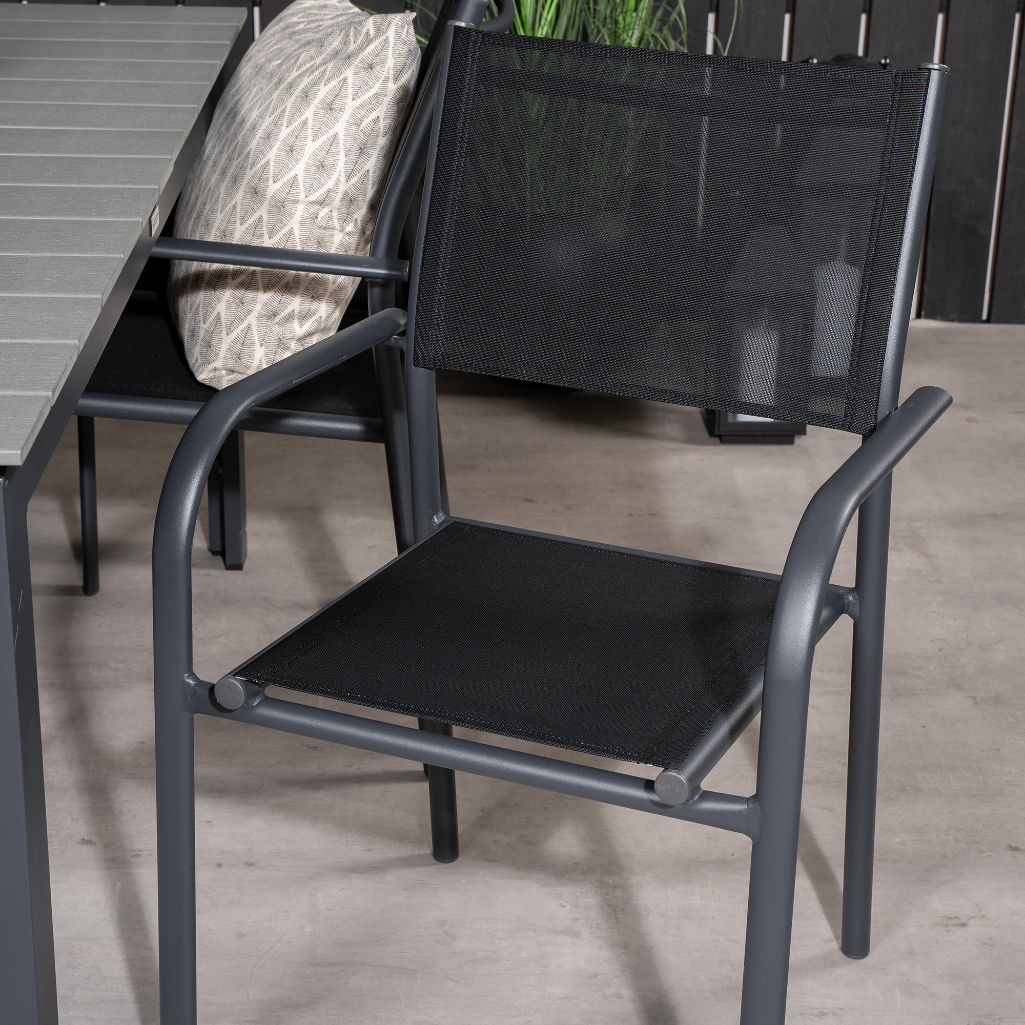 Matgrupp Venture Home Lova 160/240 med 4 Siri Matstolar