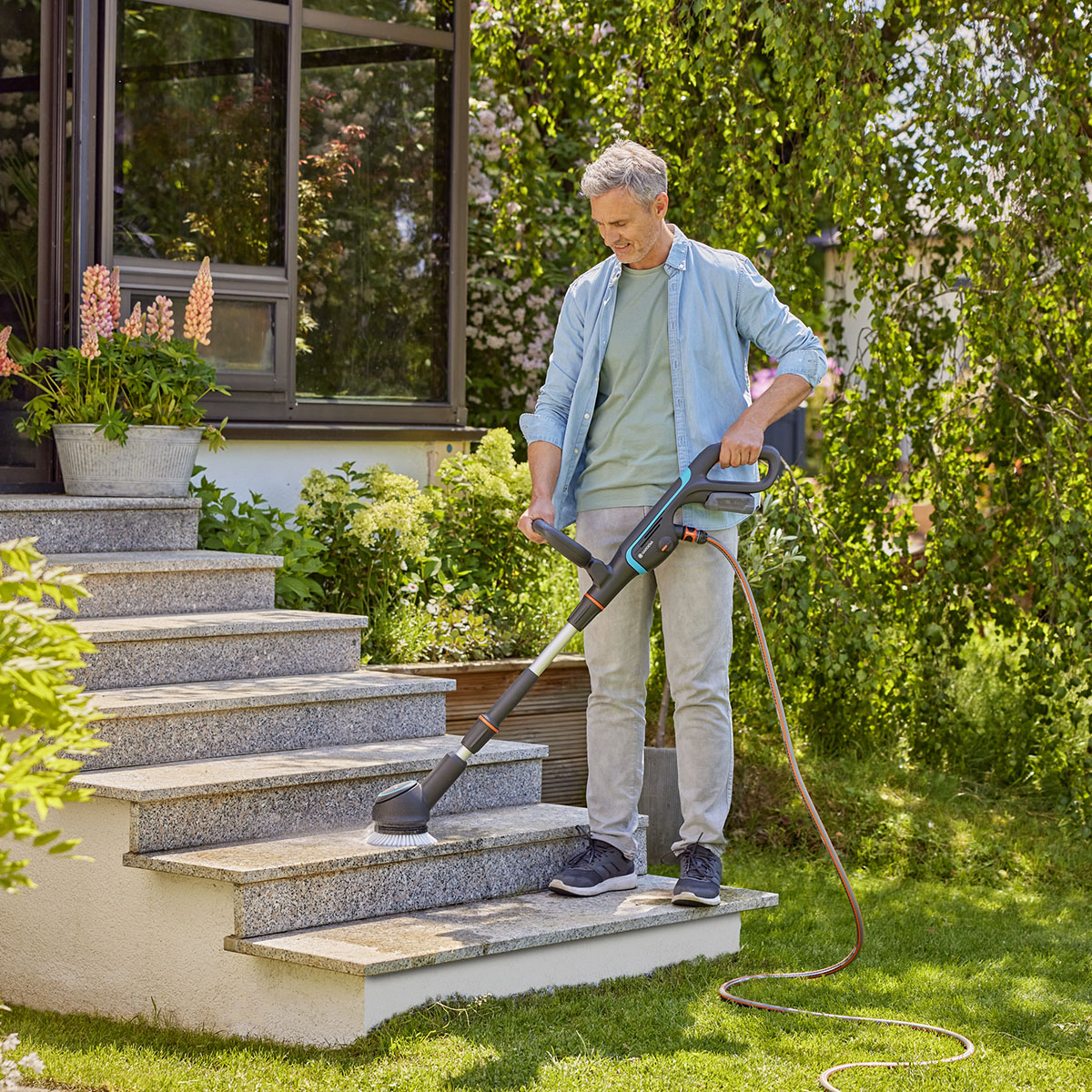 Altantvättset Gardena Batteridriven AquaBrush inkl. Batteri & Laddare