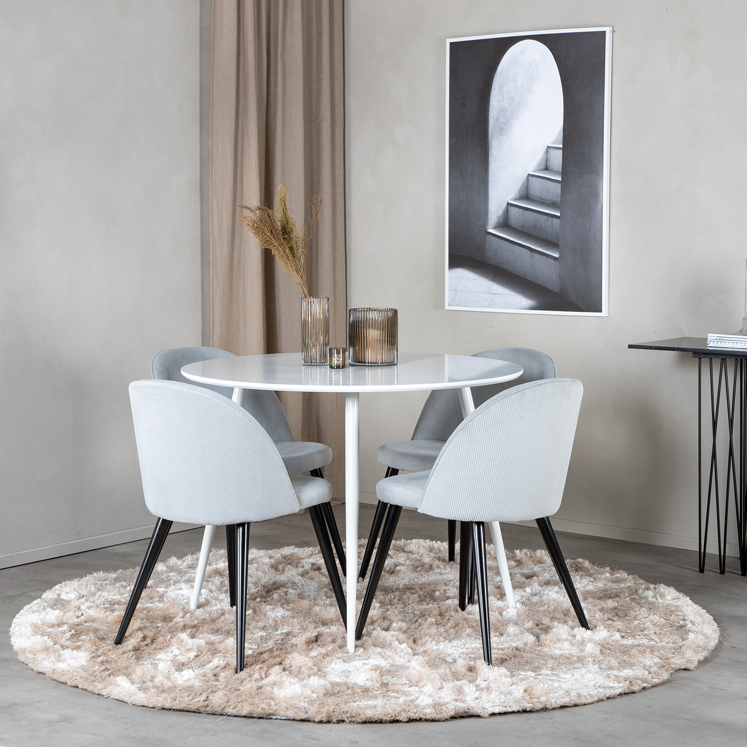 Plaza Round Table - White top/Velvet Chair -ljusgrå/ Black_4 Vit/Grå/Svart