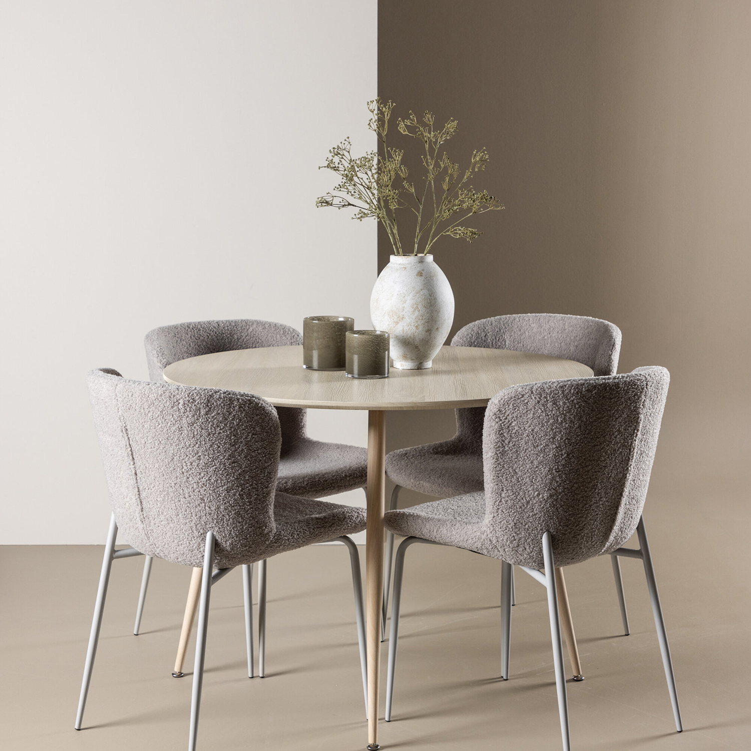 Matgrupp Venture Home Plaza Ø100 med 4 st Modesto Stolar