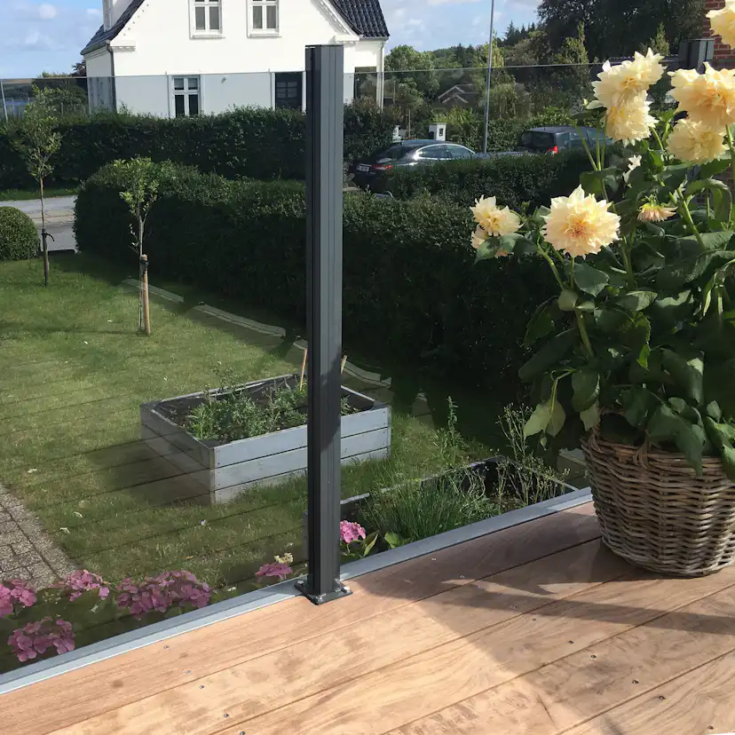 Glasstaket Hortus med Aluminiumskena Rökfärgat 90x100