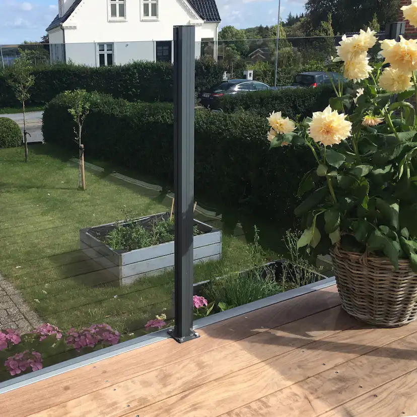 Glasstaket Hortus med Aluminiumskena Rökfärgat 100x100