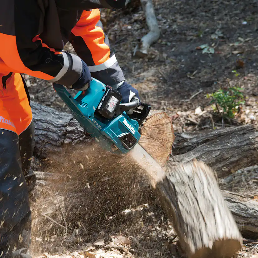 Kedjesåg Makita DUC305Z utan Batteri och Laddare