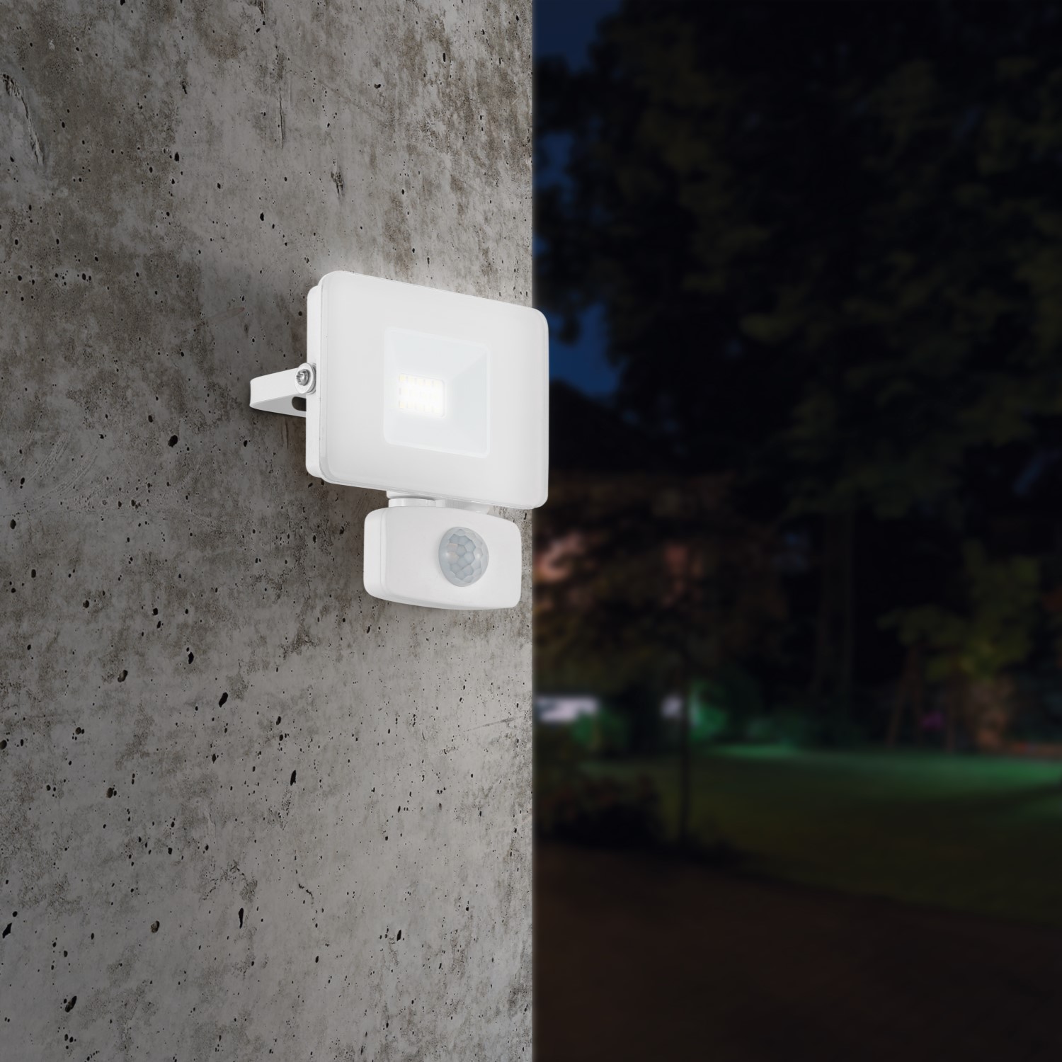 Vägglampa Eglo Faedo 3 med Sensor