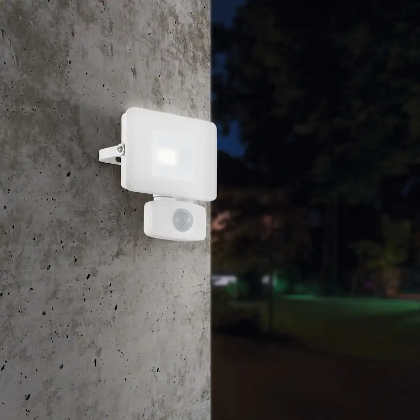 Vägglampa Eglo Faedo 3 med Sensor