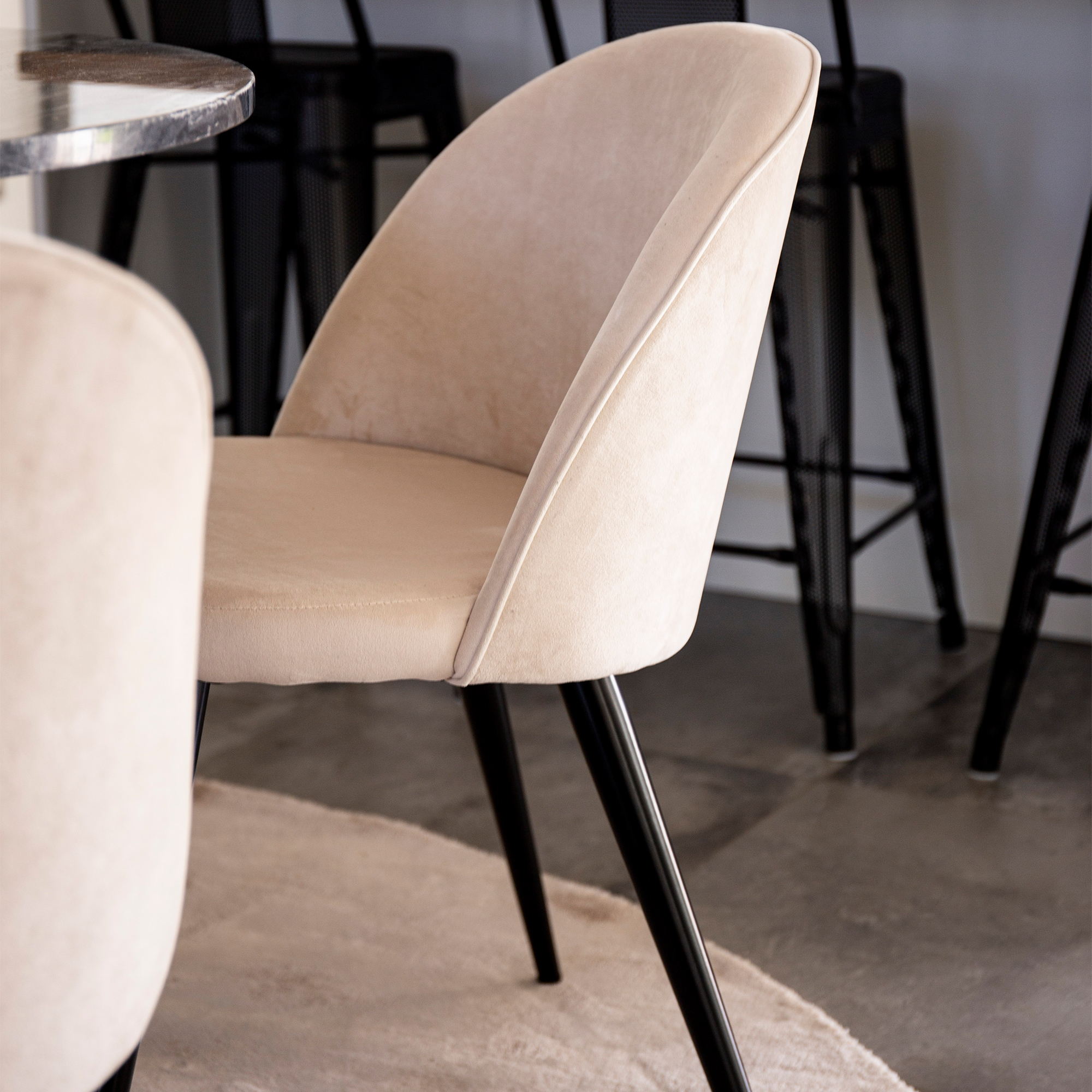 Matgrupp Venture Home Estelle Rund Rund med 4 Valentina Stolar