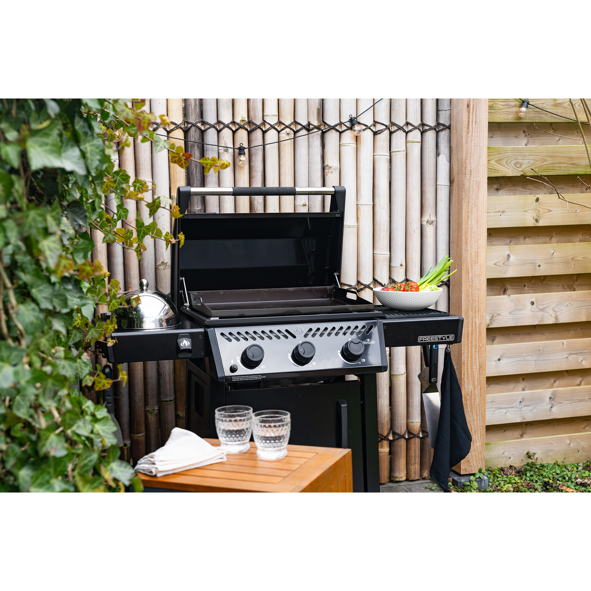 Gasolgrill Napoleon Freestyle Plancha Med Rostfri Stekplatta