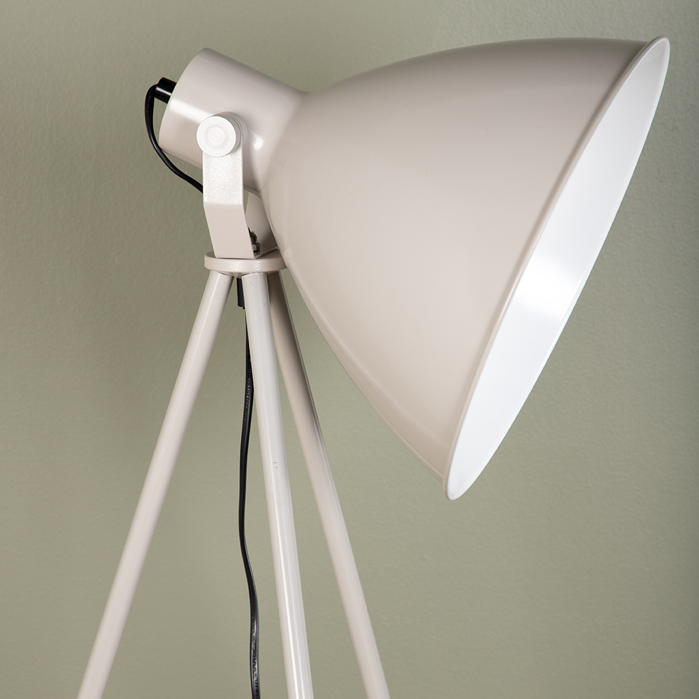 Golvlampa Venture Home Tiv