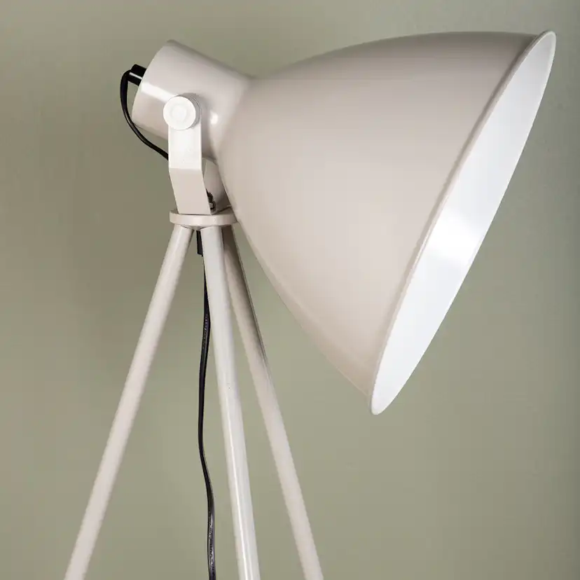Golvlampa Venture Home Tiv