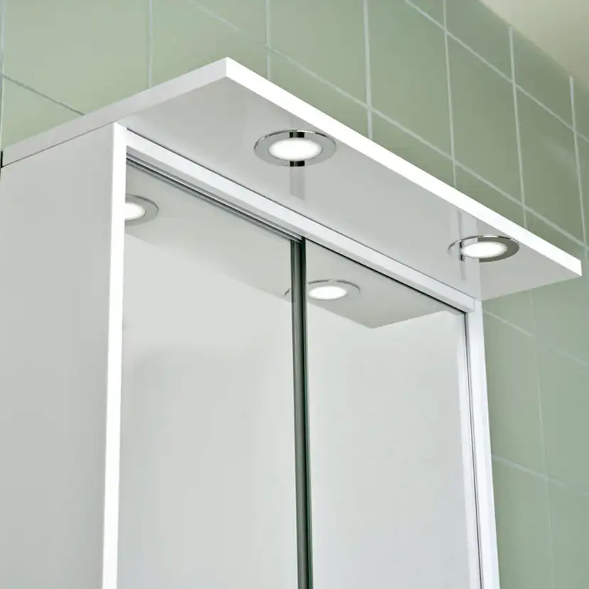 SPEGELSKÅP BASIC AQUA VIT HÖGBLANK LED4 ELUTTAG BxHxD: 598x594x270 mm, Med eluttag & toppbelysning, 4 st spotligths