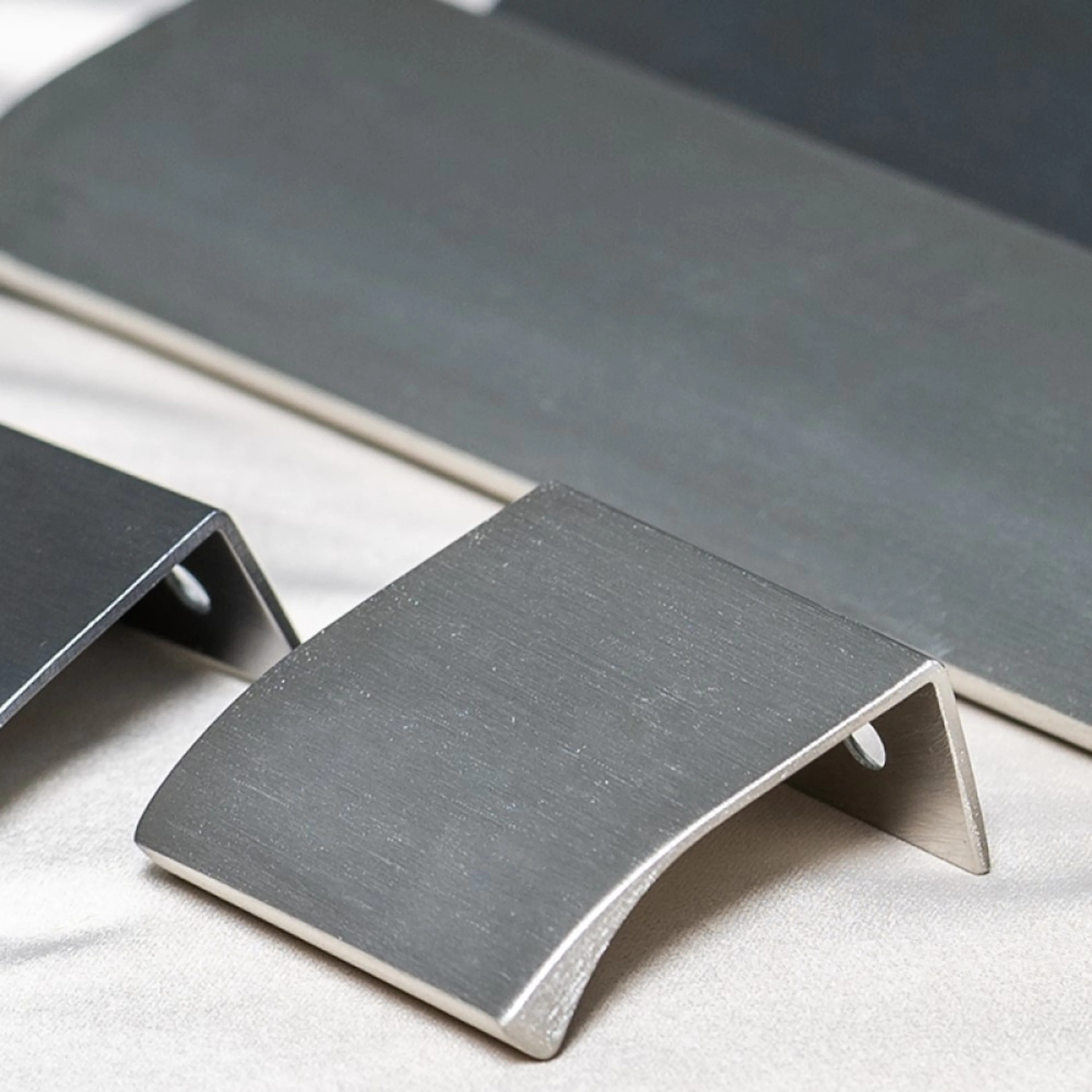 HANDTAG VERGE 40 INOX Grå